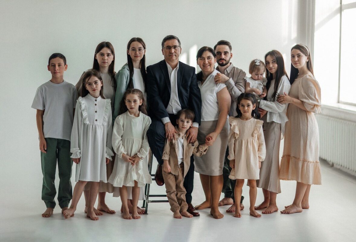 Многодетная семья Нагаевых. Фото министерства соцзащиты и семейной политики области