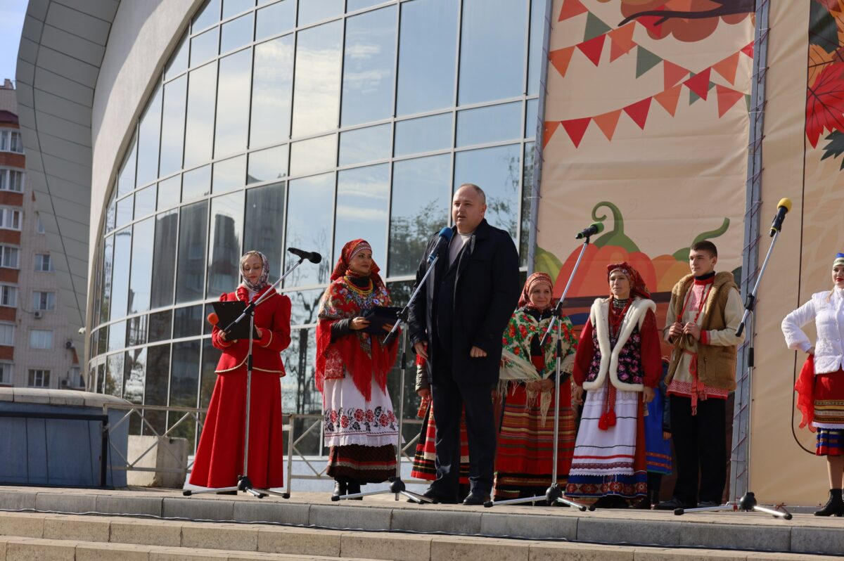 Максим Косенков поздравил гостей ярмарки