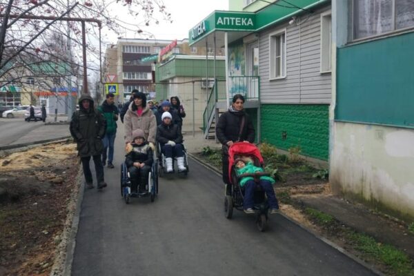 Маломобильные тамбовчане протестировали тротуары новой дороги-дублера в Строителе