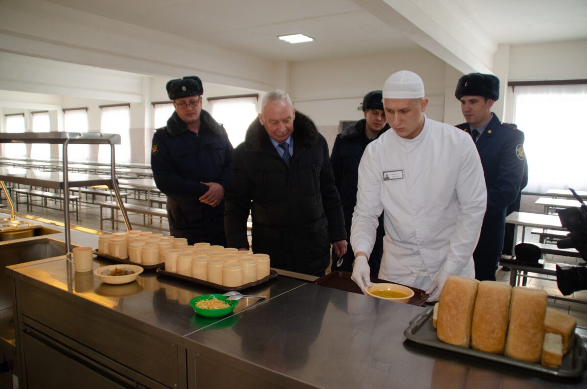 Общественники инспектируют меню