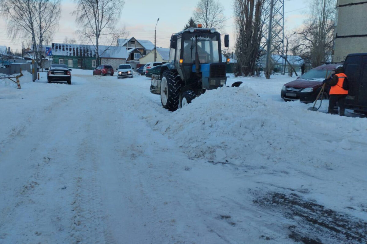 Работа по уборке города идет круглосуточно