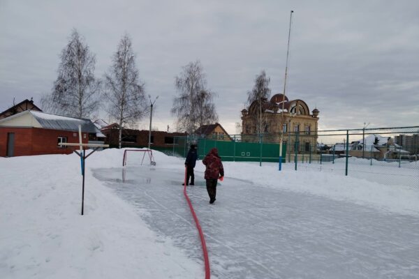 Городские службы Тамбова продолжают следить за состоянием открытых катков