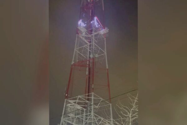 На телебашне в Тамбове в память о жертвах теракта появились журавли
