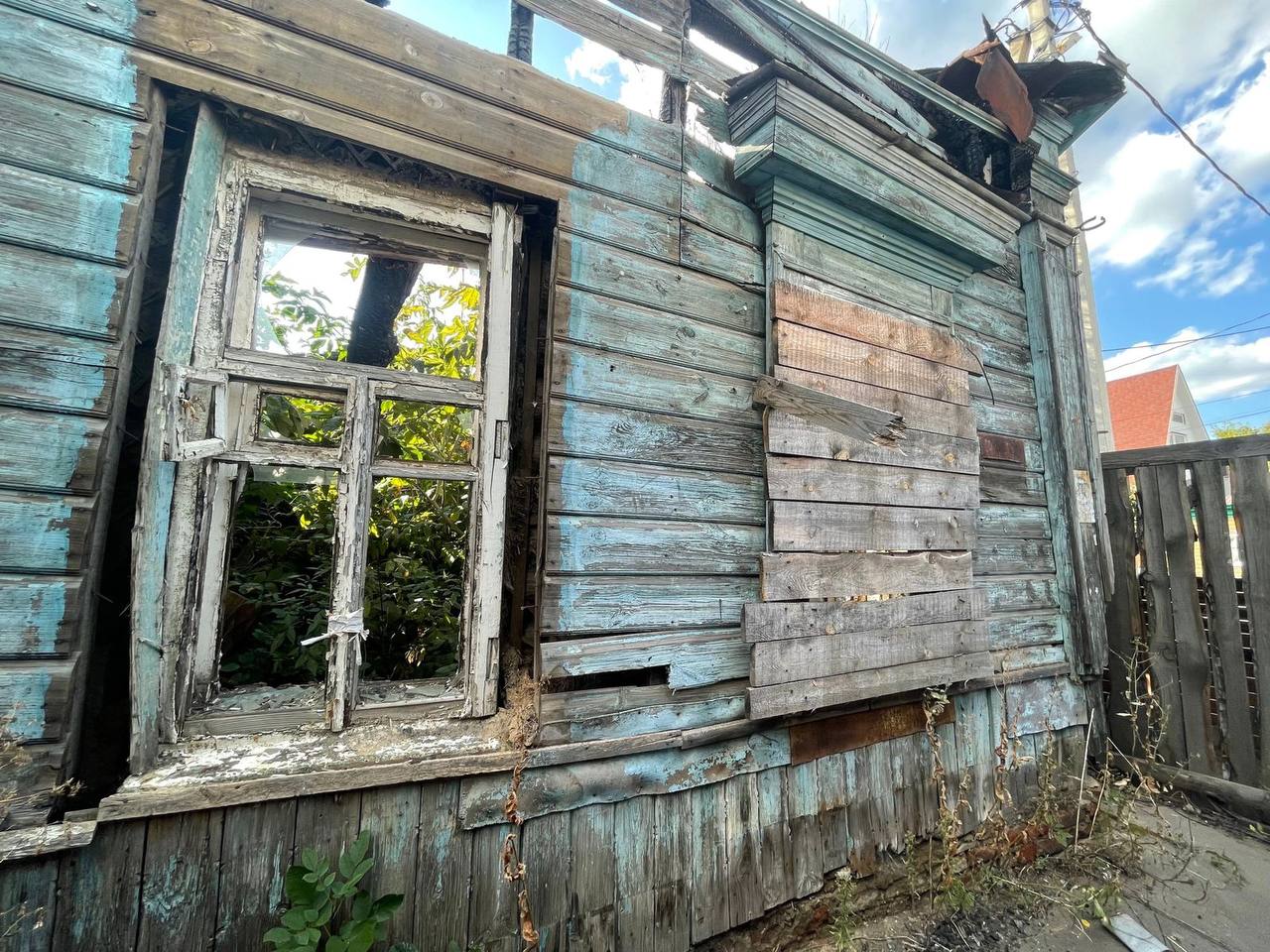 Полуразрушенный тамбовский дом на Базарной ушел с молотка