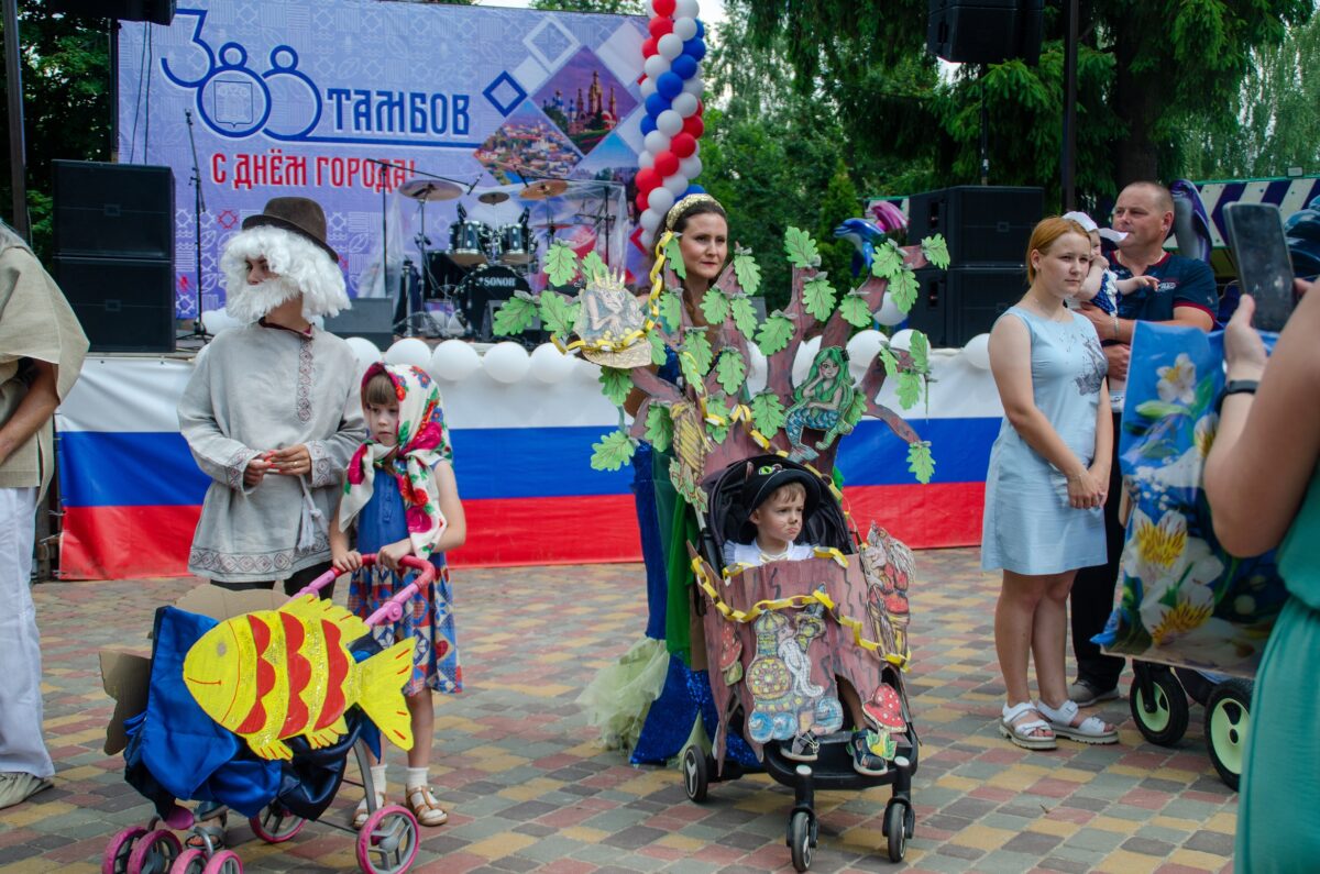 Участники парад колясок в Тамбове