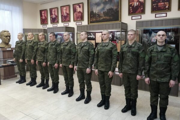 Десять тамбовчан отправились на службу в Президентский полк