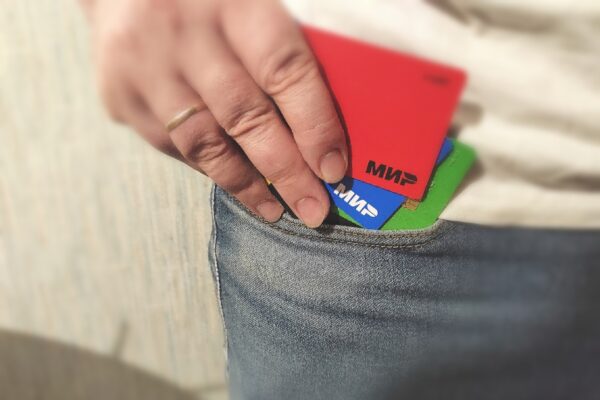 Тамбовчанка оплатила собственные покупки на 15 тысяч рублей чужой картой