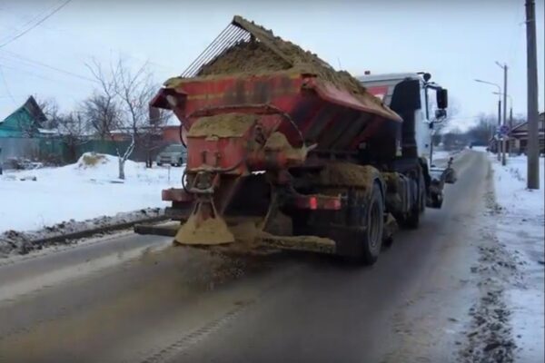 В Тамбове дорожные службы отслеживают состояние проезжей части улиц и тротуаров