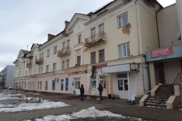 В Тамбове продолжают приводить информационные конструкции к единому внешнему виду