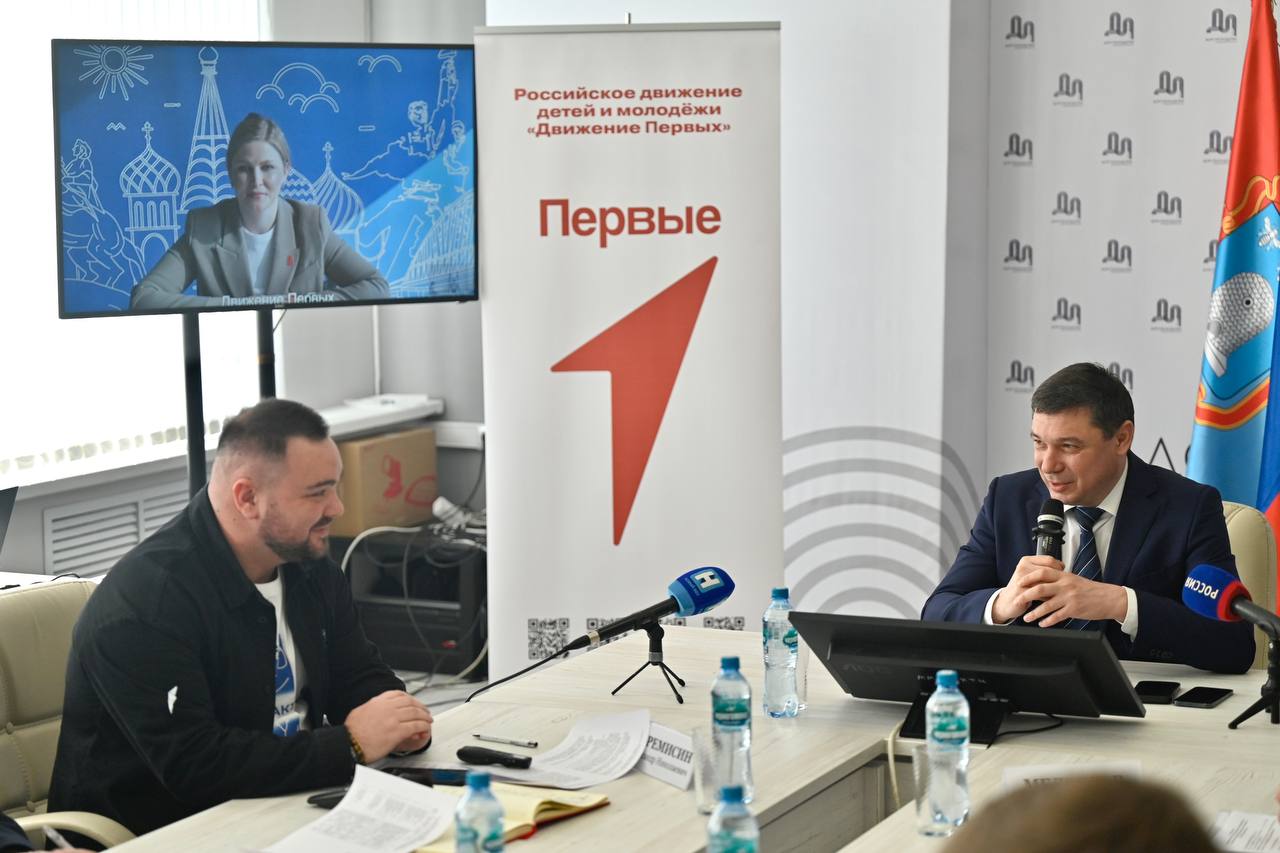 "Первые" поделились с главой региона планами на будущее. Фото тг-канала Евгения Первышова