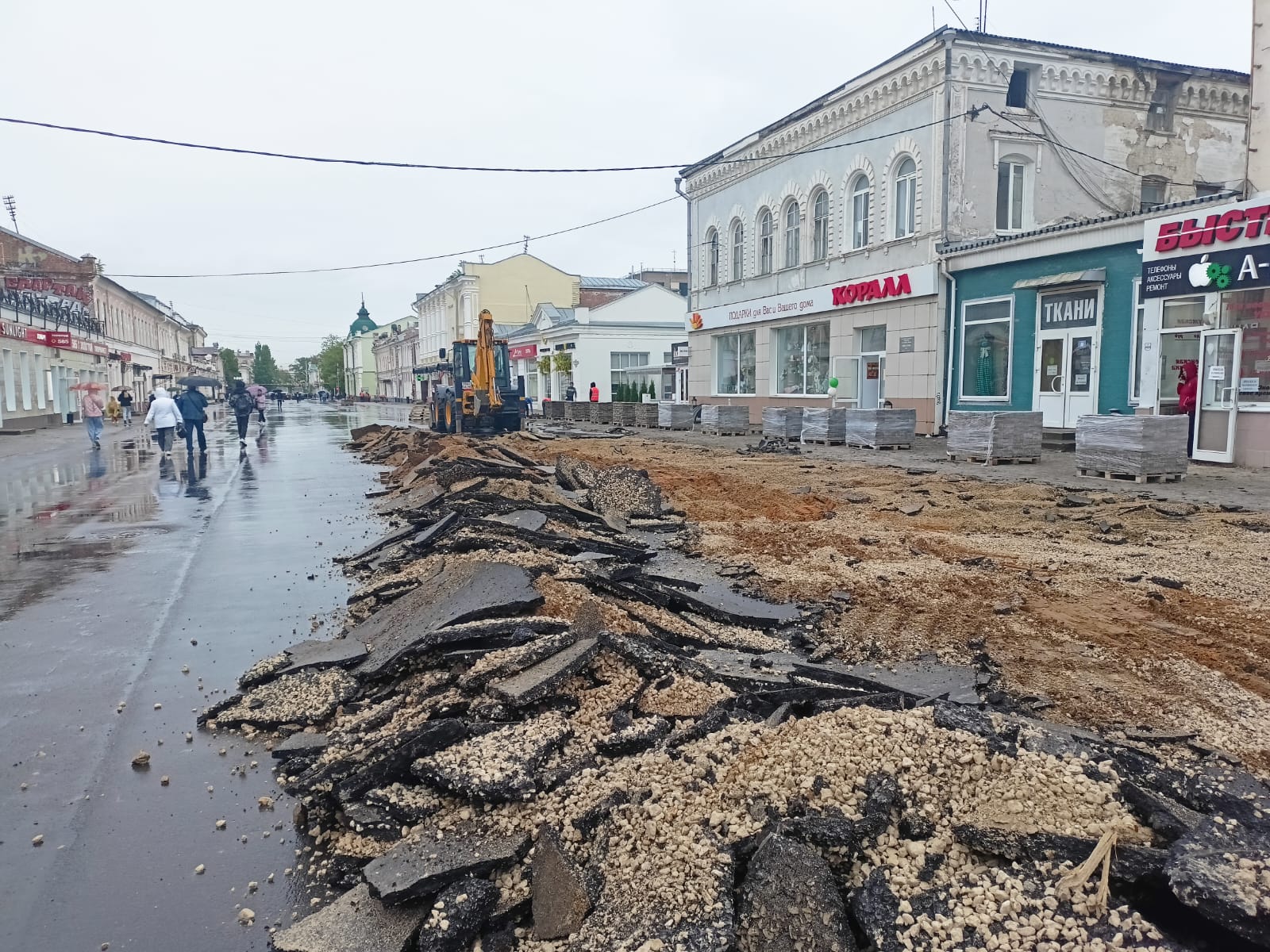 Подрядчик не просто заменит временное асфальтовое покрытие на плитку