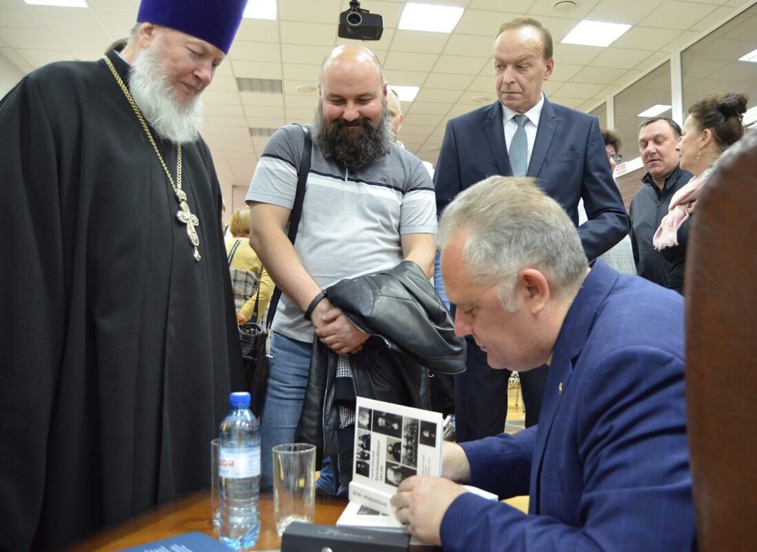 Книга вызвала большой отклик у читателей