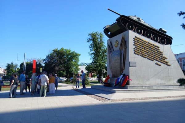 В Тамбове прошла общественная приемка сквера у танка и Воздвиженского кладбища
