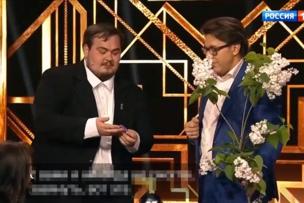 Тамбовчанин в эфире шоу подарил Андрею Малахову куст сирени