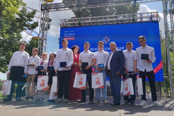 Девятерых юных тамбовчан наградили нагрудным знаком «Горячее сердце»