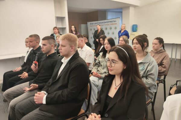 Глава администрации Тамбова встретился с молодежными активистами и волонтерами