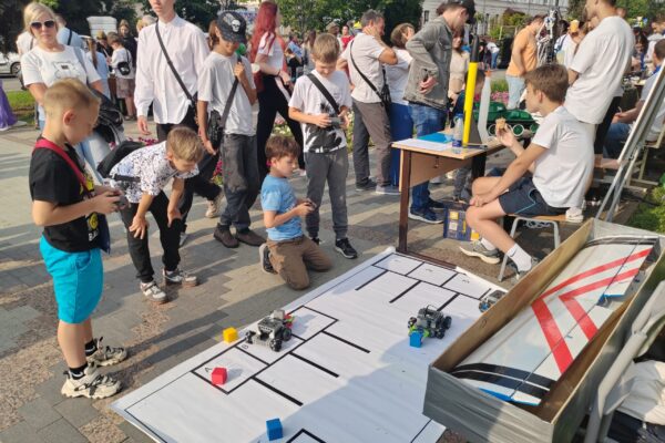 В Тамбове по улице ходили роботы