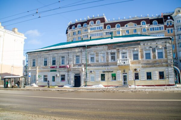 Собственников исторического дома на Советской понуждают к ремонту фасада