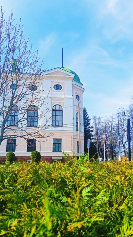 Здание бывшей духовной семинарии. Современный вид