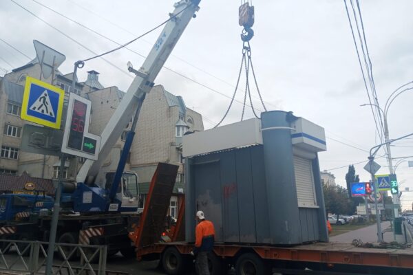 В центре Тамбова демонтировали еще один заброшенный киоск