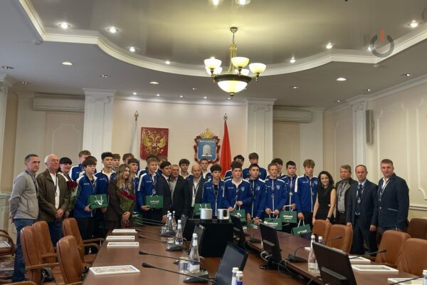 Тамбовскую «Академию футбола» наградили медалями в Правительстве области