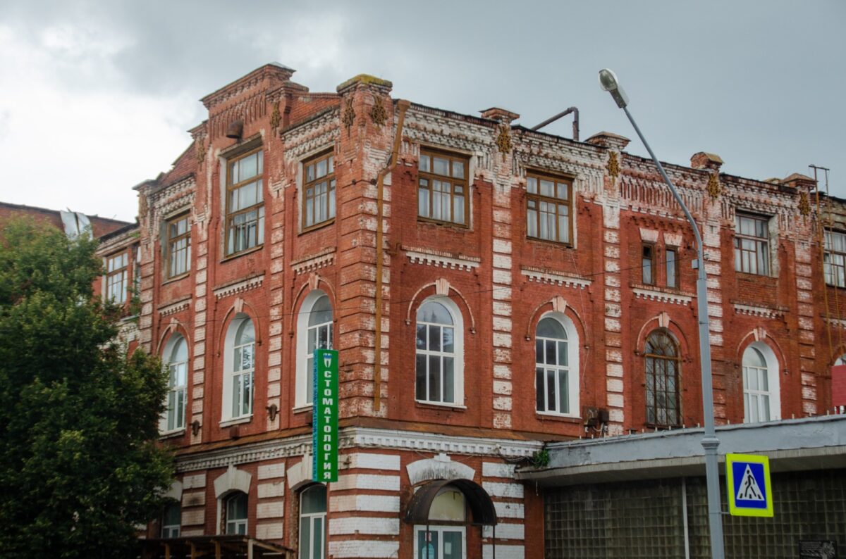 Здание, принадлежащие заводу "Ревтруд"