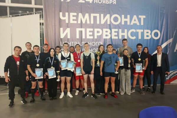 Тамбовчане завоевали 11 медалей на чемпионате и первенстве ЦФО по пауэрлифтингу