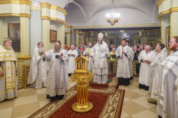 Тамбовский митрополит совершил панихиду по всем усопшим православным христианам