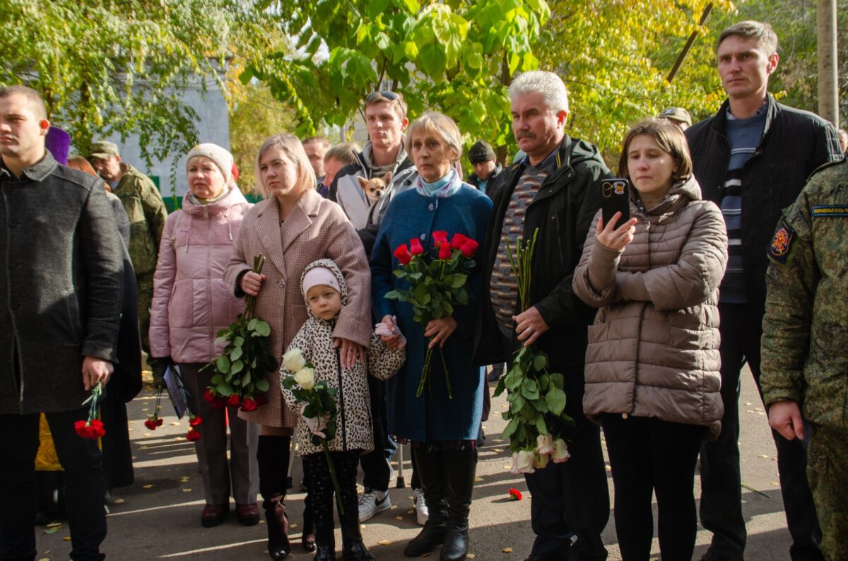 Семья Павла Тарасова на открытии мемориальной доски