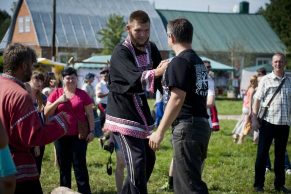 Кулачные бои и федоровские крынки включены в реестр этнокультурного достояния РФ