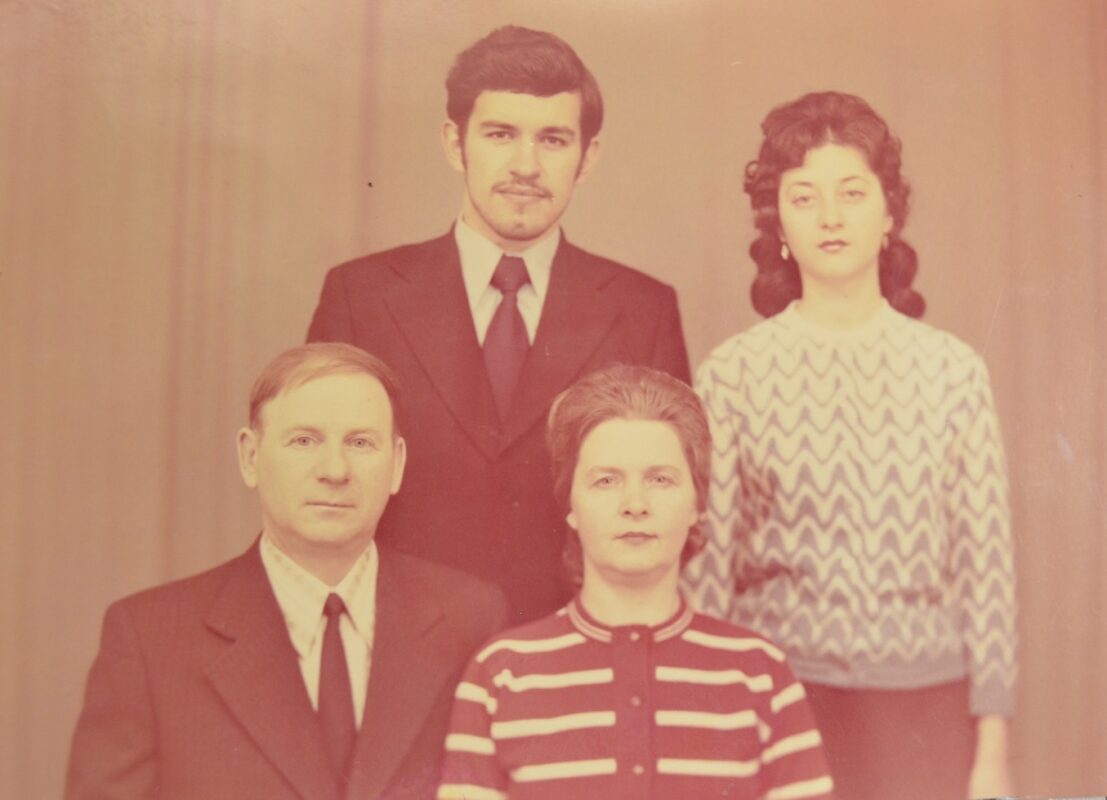 Борис Петрович и Таисия Тимофеевна с дочерью и зятем