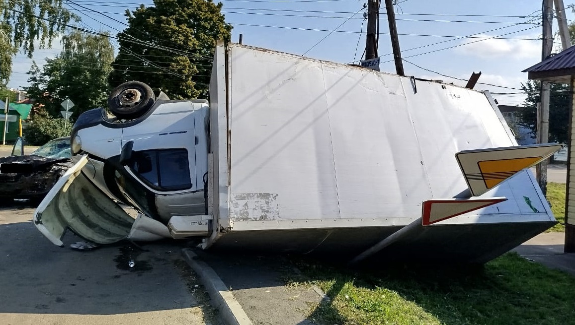 Виновники ДТП отвечают рублем за повреждение городского имущества