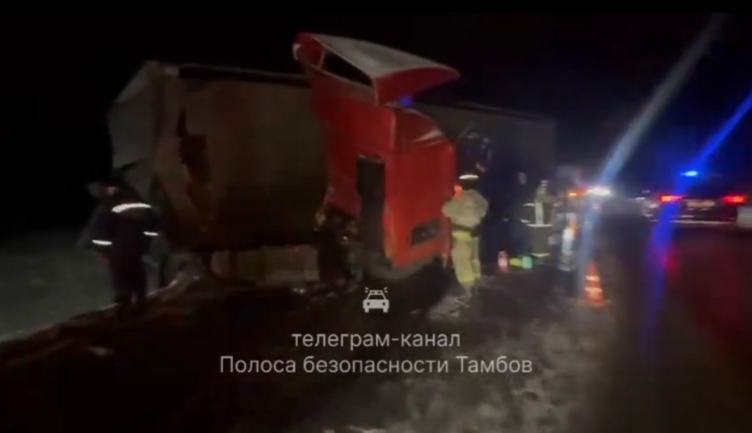 Смертельное ДТП с двумя фурами под Тамбовом, Скриншот видео ТГ-канала "Полоса безопасности"