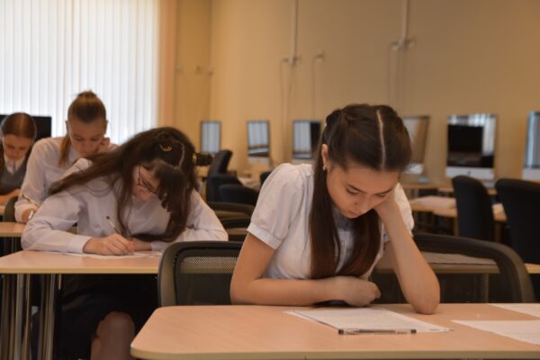 На пути к ЕГЭ: одиннадцатиклассники Тамбова написали итоговое сочинение