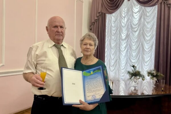 55 лет вместе: семья волонтеров из Тамбова отметила изумрудную свадьбу