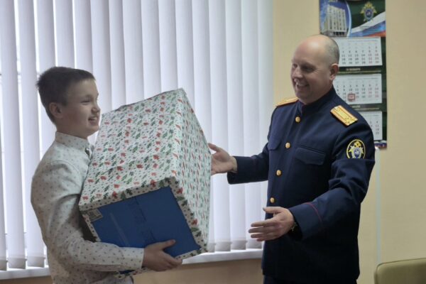 Руководитель тамбовского следкома исполнил новогоднюю мечту подростка