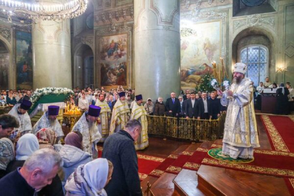 Православные Тамбова встретили Рождество Божественной литургией в храмах