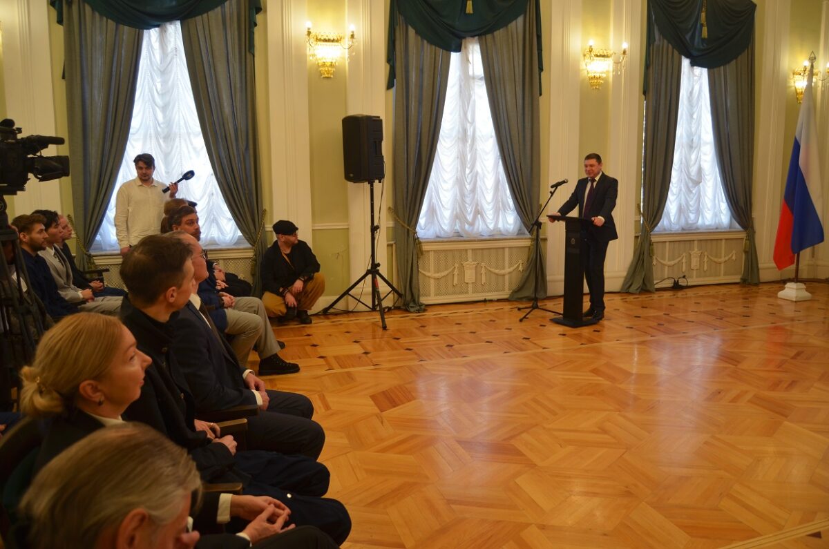 Глава региона Евгений Первышов благодарит коллектив Тамбовтеатра