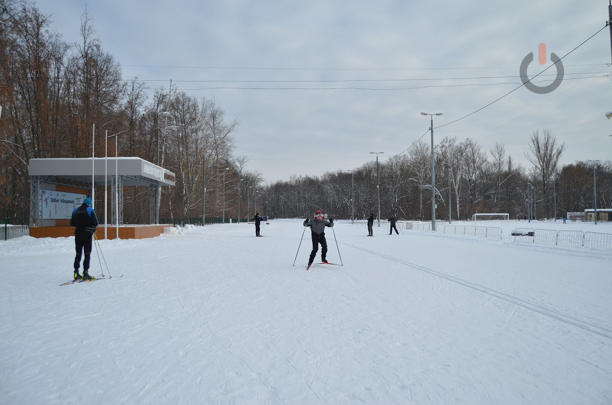 Прихожане Серафимовского храма в Тамбове регулярно выбираются на лыжные прогулки
