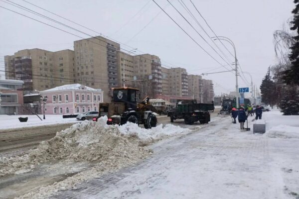 В Тамбове сегодня задействовали для уборки снега более 70 единиц техники