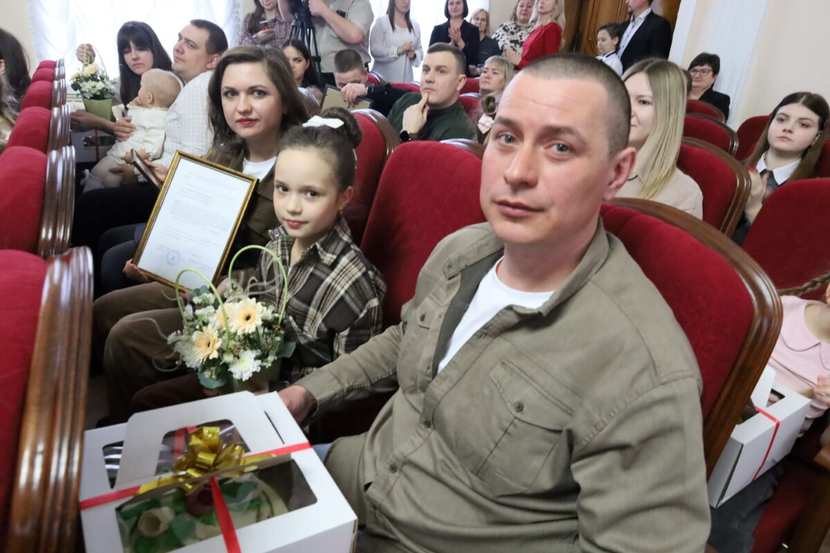 Молодым семьям Тамбова вручили "жилищные" сертификаты.