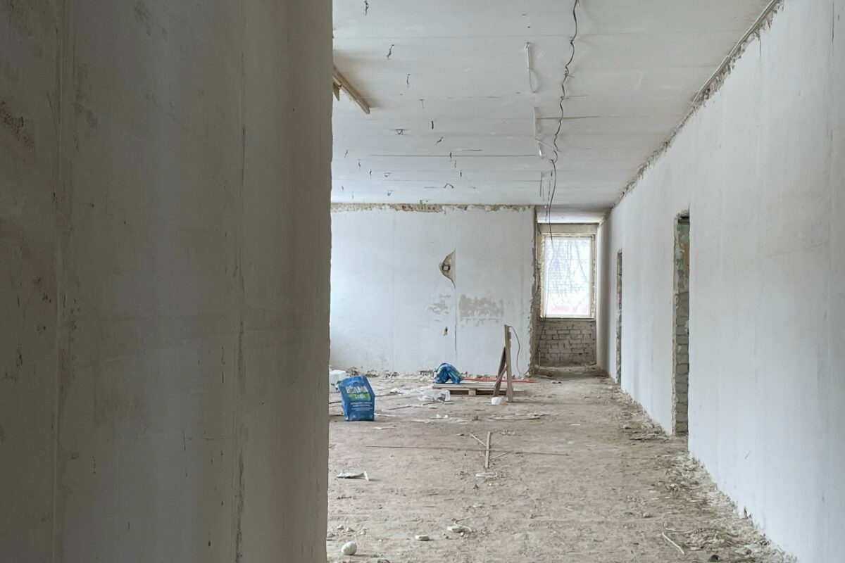 На время ремонта 1200 учеников занимаются в соседнем корпусе