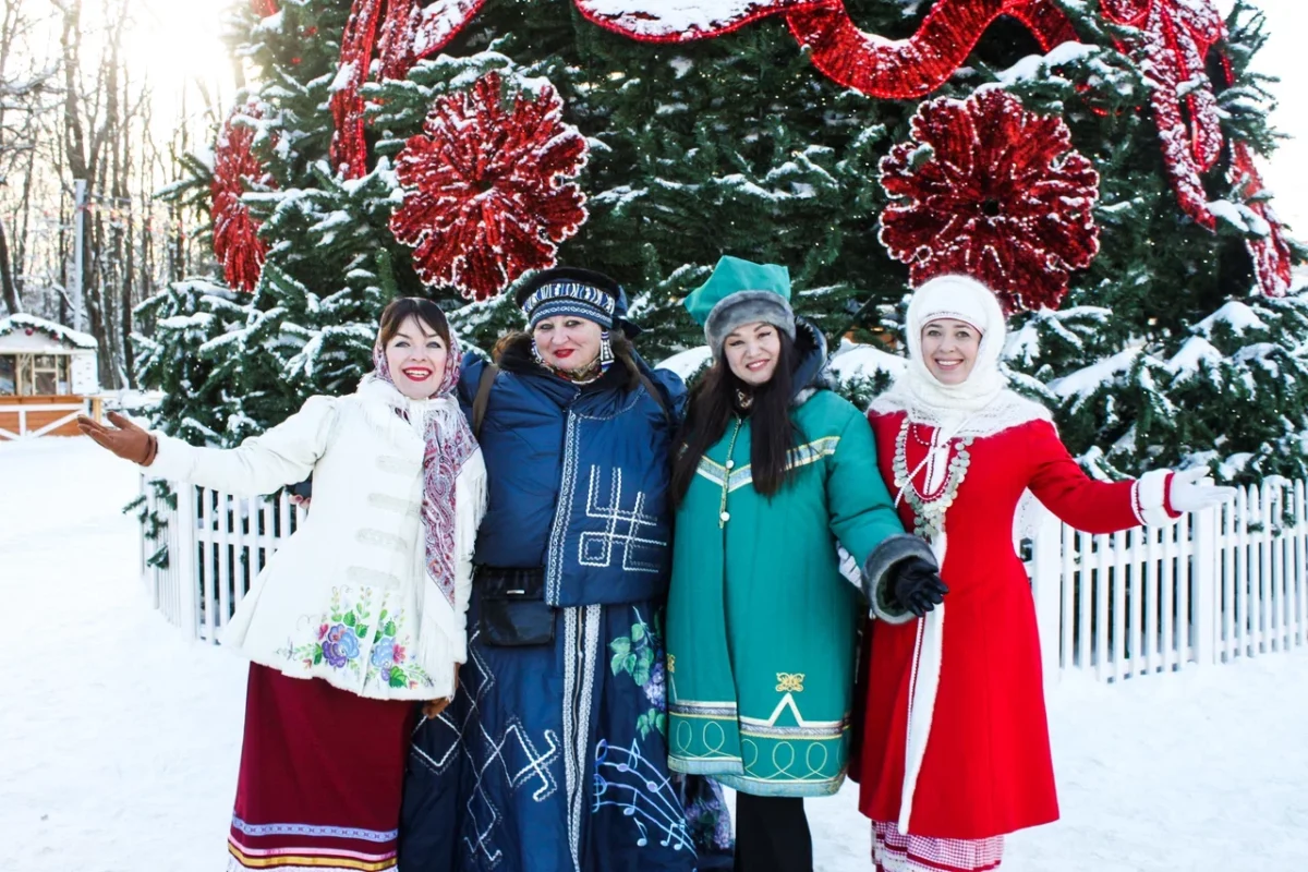 Тамбовский посол Валентина Кобзарь (вторая слева)