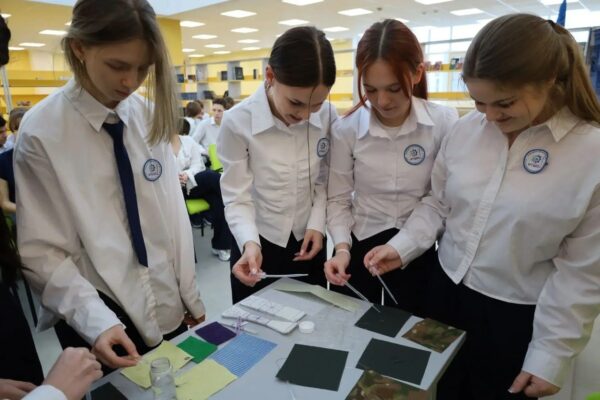 Тамбовских школьников пустили на завод «Пигмент» в преддверии Дня науки