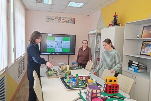 Ученики школы №5 Тамбова победили в конкурсе макетов безопасных перекрестков