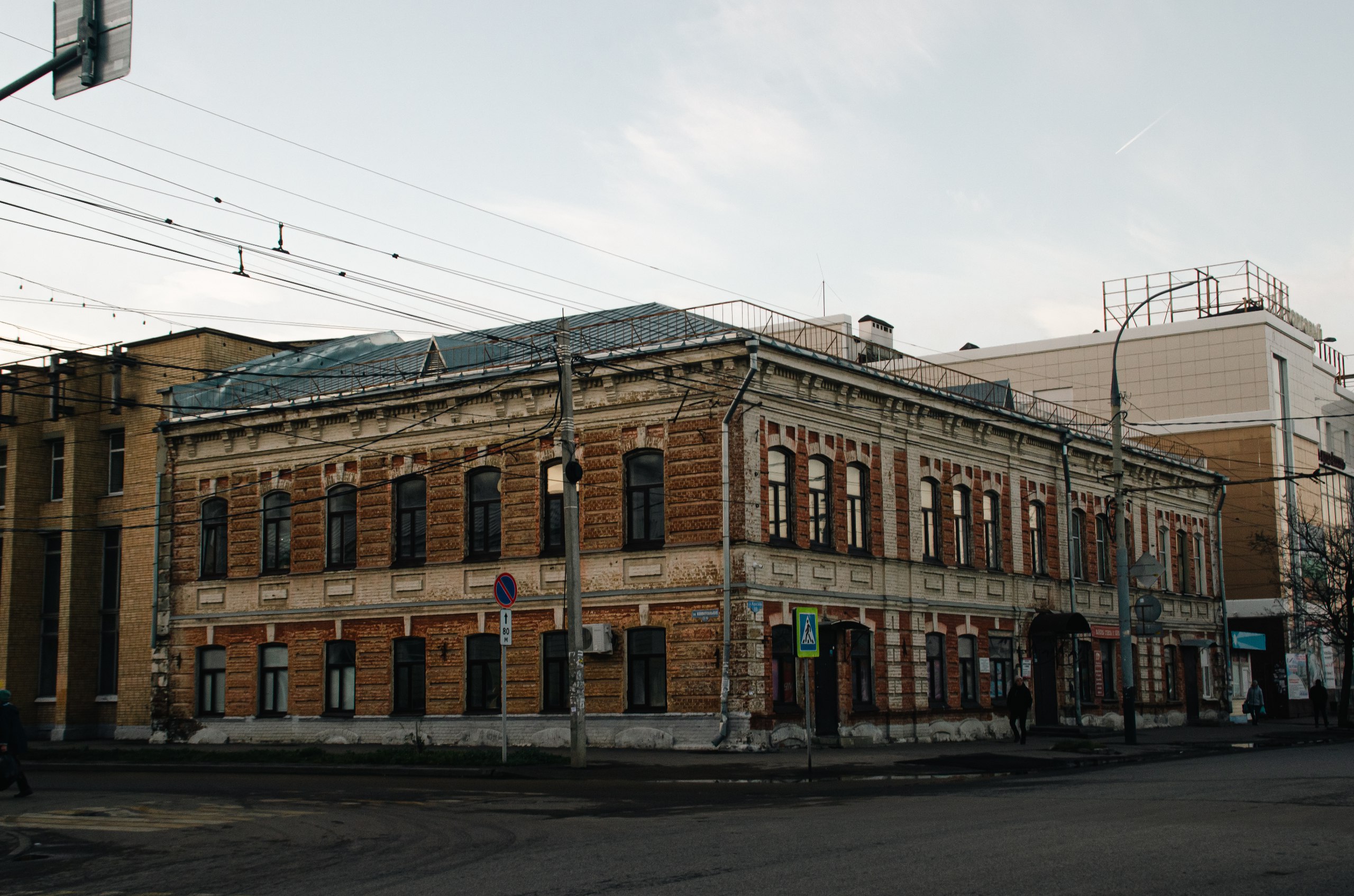 Обращение к императору, электротеатр и волейбол: публикуем историю улицы Красной