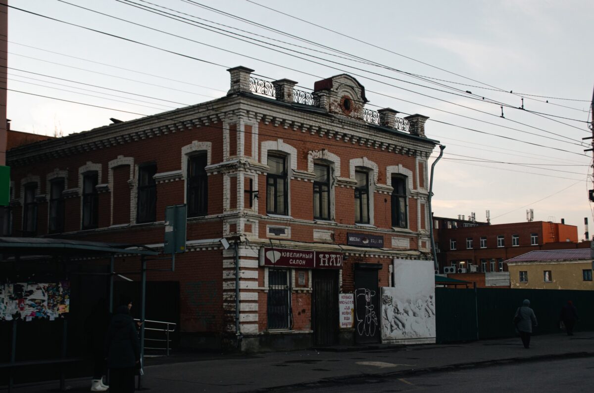 В этом здании находилось похоронное бюро «Конкордия»