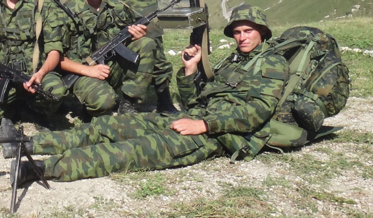 Герой России гвардии прапорщик Артур Лапшин. Фото из семейного архива 