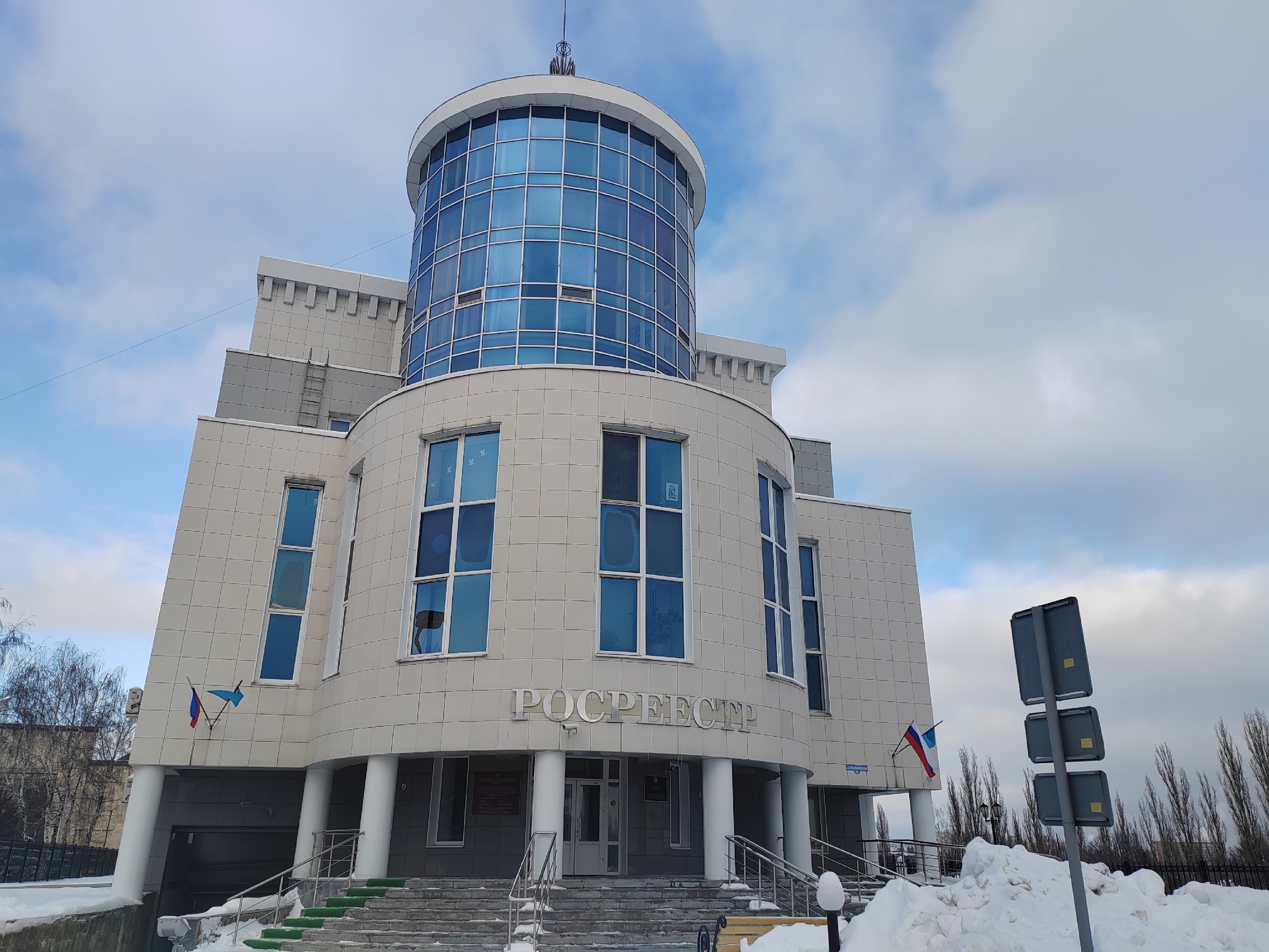 Почти 10 тысяч тамбовчан запретили сделки с недвижимостью без личного участия