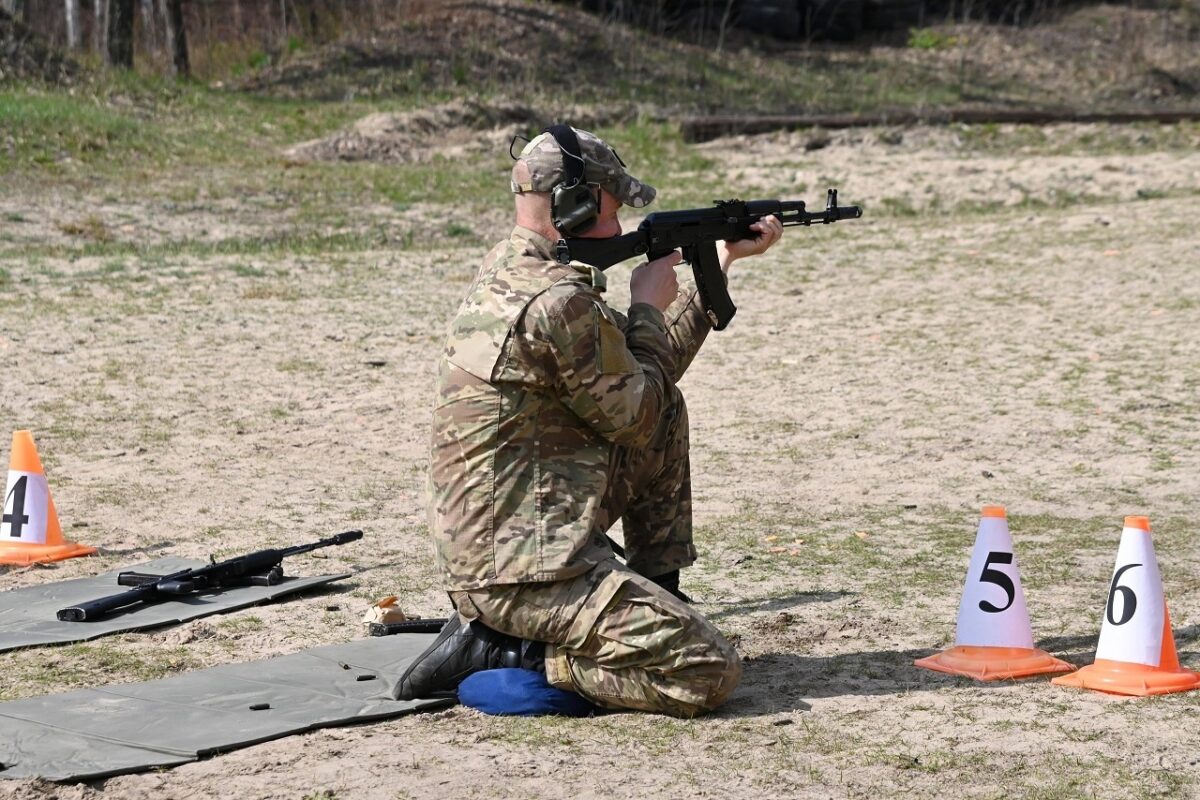 Подполковник внутренней службы Андрей Михайлов на соревнованиях. Фото из личного архива 
